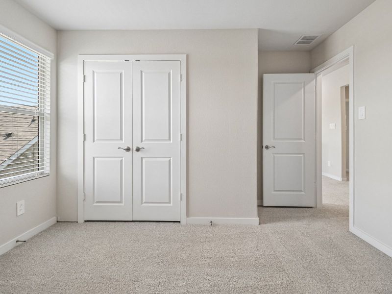 Spacious, unfurnished interior of a new home in Cibolo Hills West - Spring Series, Fort Worth (Image 24).