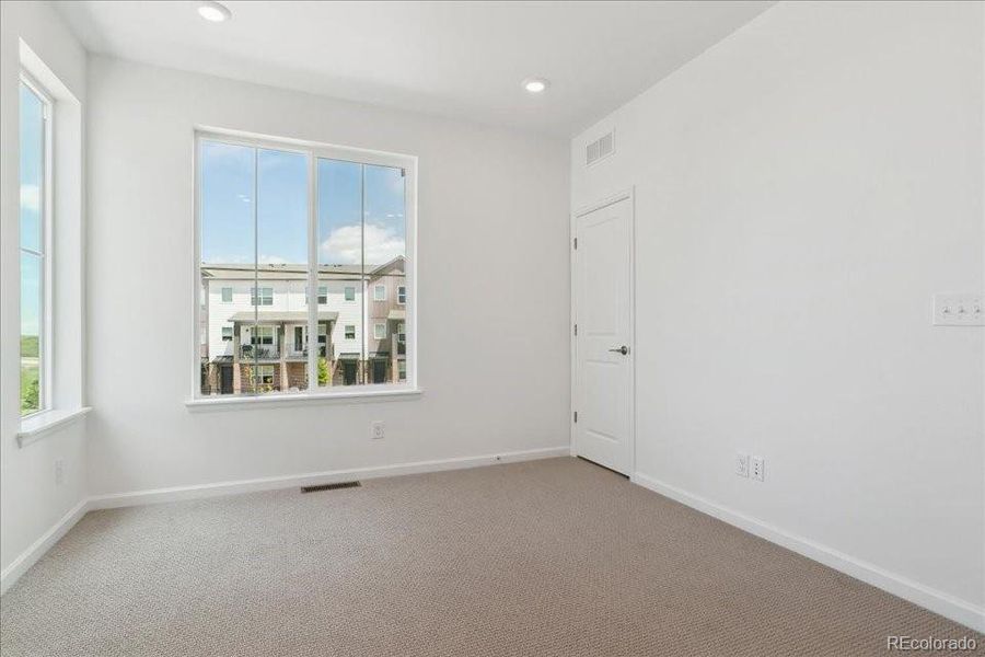 Spacious, unfurnished interior of a new home in Pacific Collection at The Townes at Skyline Ridge, Castle Pines (Image 11).