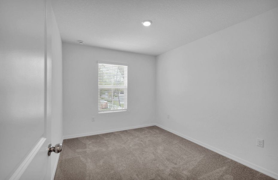 Spacious, unfurnished interior of a new home in Normandy Pines, Jacksonville (Image 12).