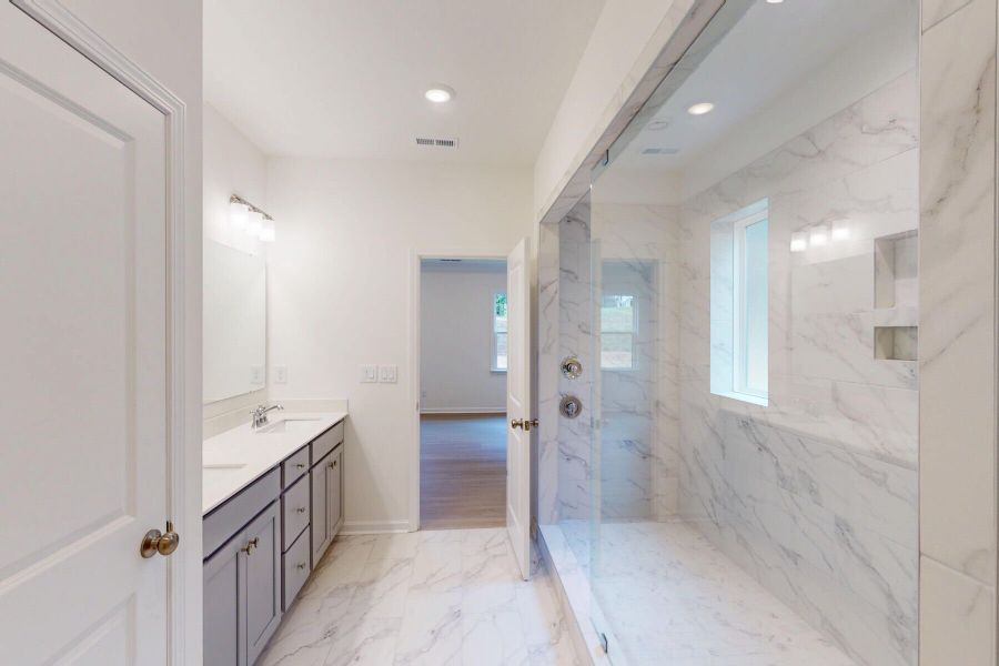 Owner's Bathroom Owner's Bathroom