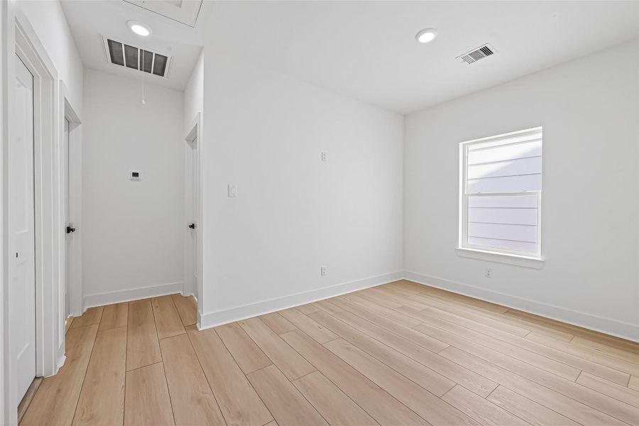 Spacious, unfurnished interior of a new home in , Houston (Image 25).