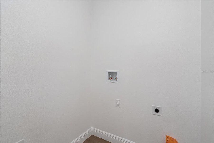 Spacious, unfurnished interior of a new home in , Sanford (Image 23).