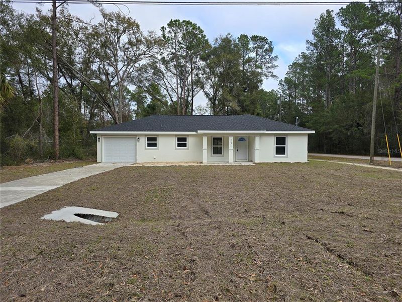 Exterior details and patio area of a home in , Ocklawaha (Image 16).