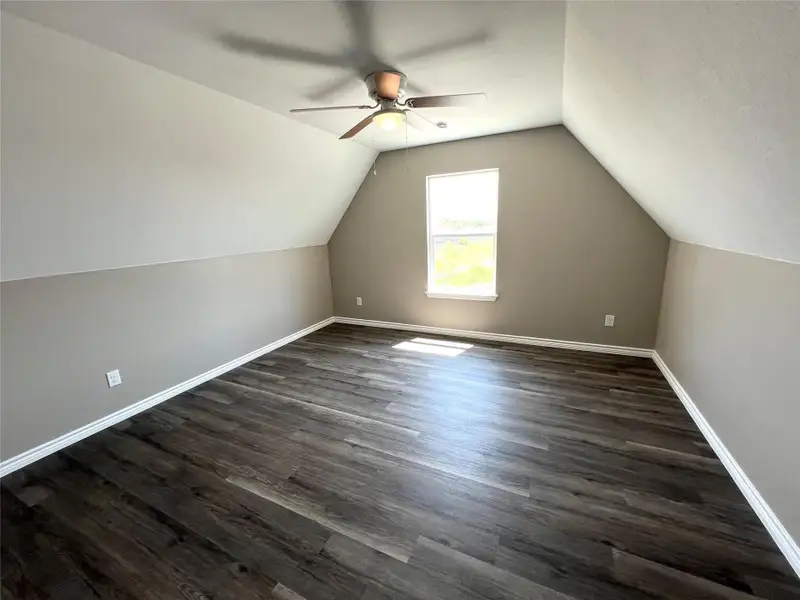 Spacious, unfurnished interior of a new home in , Lampasas (Image 11).