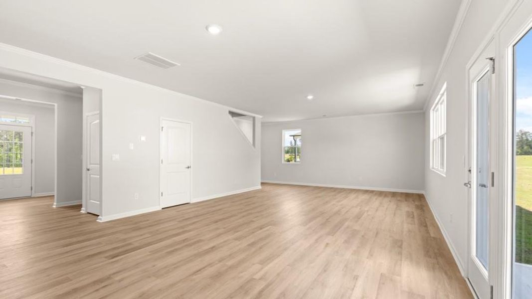Spacious, unfurnished interior of a new home in Fairway 17 at Mirror Lake, Villa Rica (Image 16).
