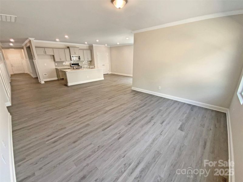 Spacious, unfurnished interior of a new home in Edgewater, Lancaster (Image 15).