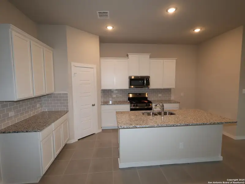 Furnished interior view inside a new home in Winding Brook, San Antonio (Image 4). Furnished interior view inside a new home in Winding Brook, San Antonio (Image 4).