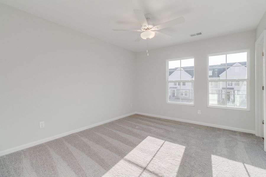 Spacious, unfurnished interior of a new home in Astoria, Columbia (Image 21).