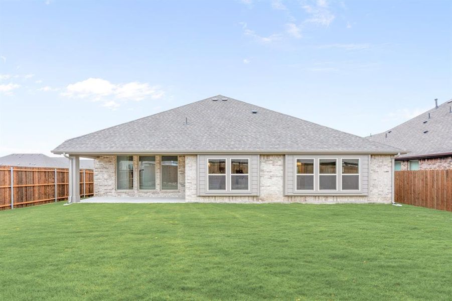 Exterior details and patio area of a home in Addison Hills, Cedar Hill (Image 26).
