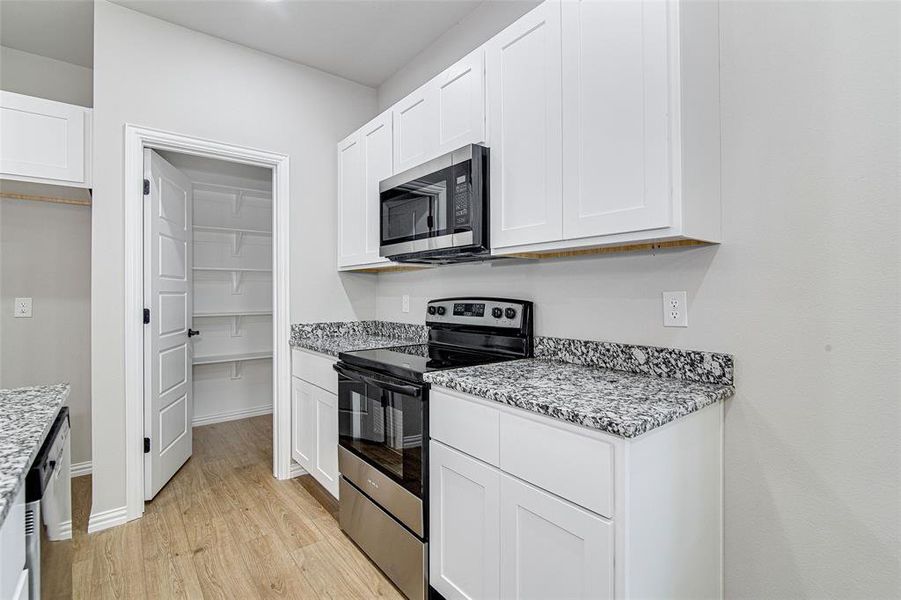 Furnished interior view inside a new home in , Fort Worth (Image 8).