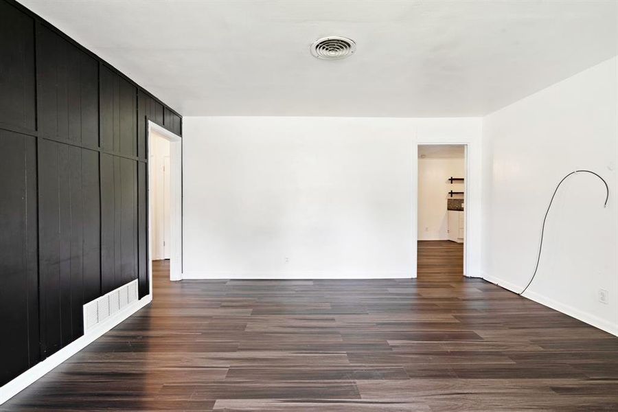 Spacious, unfurnished interior of a new home in , Paris (Image 9).