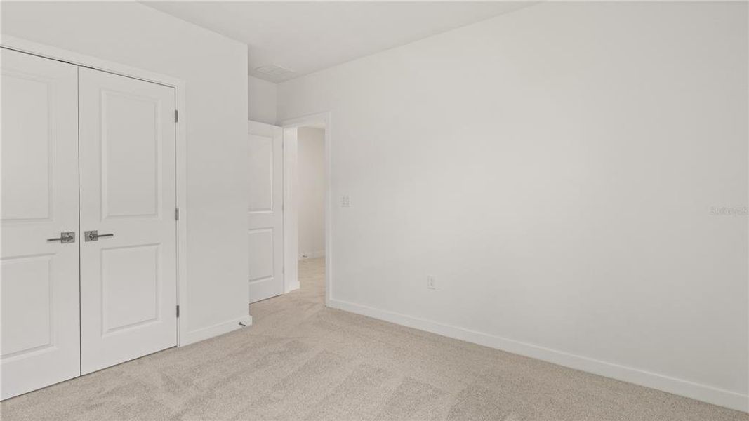 Spacious, unfurnished interior of a new home in Hamilton Bluff, Lake Hamilton (Image 13).