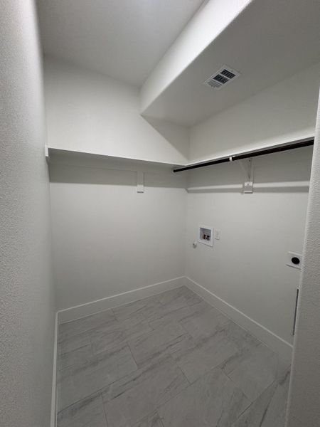 Spacious, unfurnished interior of a new home in Stillwater Lake Estates, Godley (Image 14). Spacious, unfurnished interior of a new home in Stillwater Lake Estates, Godley (Image 14).