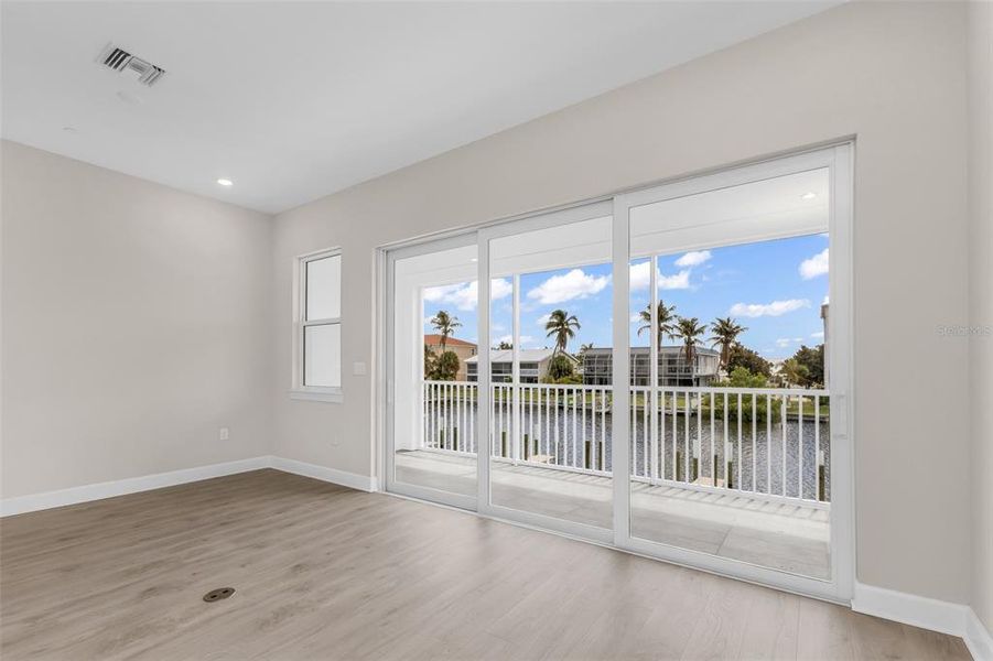 Spacious, unfurnished interior of a new home in , Punta Gorda (Image 38).