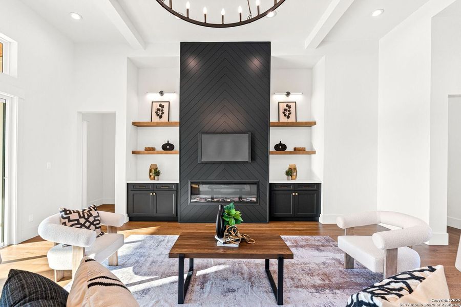 Furnished interior view inside a new home in , Bandera (Image 10).