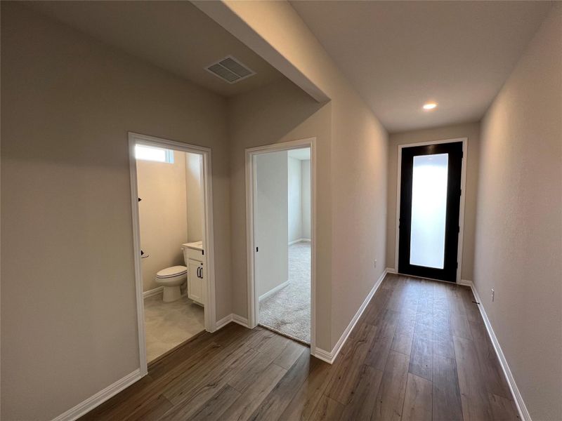 Spacious, unfurnished interior of a new home in Rolling Glen, Hutto (Image 14).