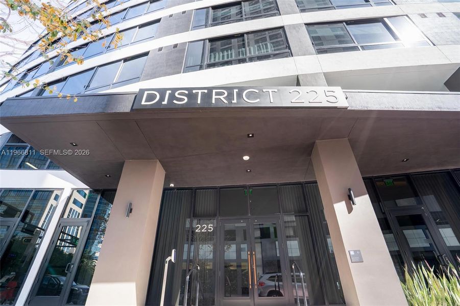 Condo located in Miami, FL showcasing its design and architecture (Image 35).