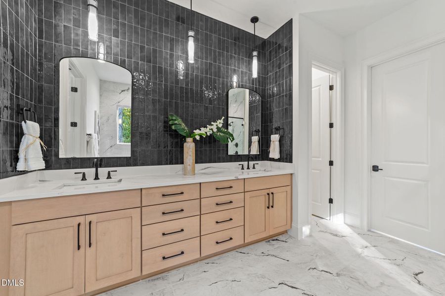 33-web-or-mls-VB4A0194 33-web-or-mls-VB4A0194