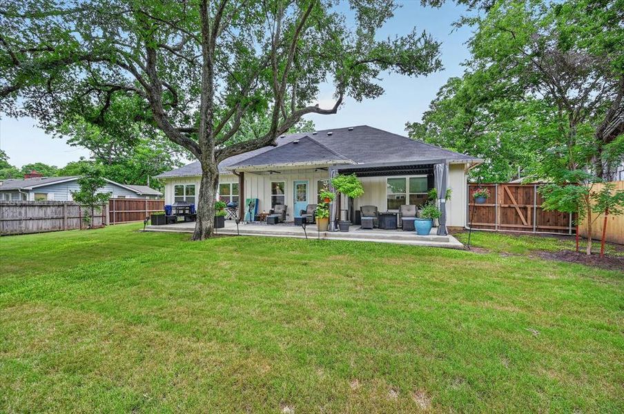 Exterior details and patio area of a home in , Cleburne (Image 24).