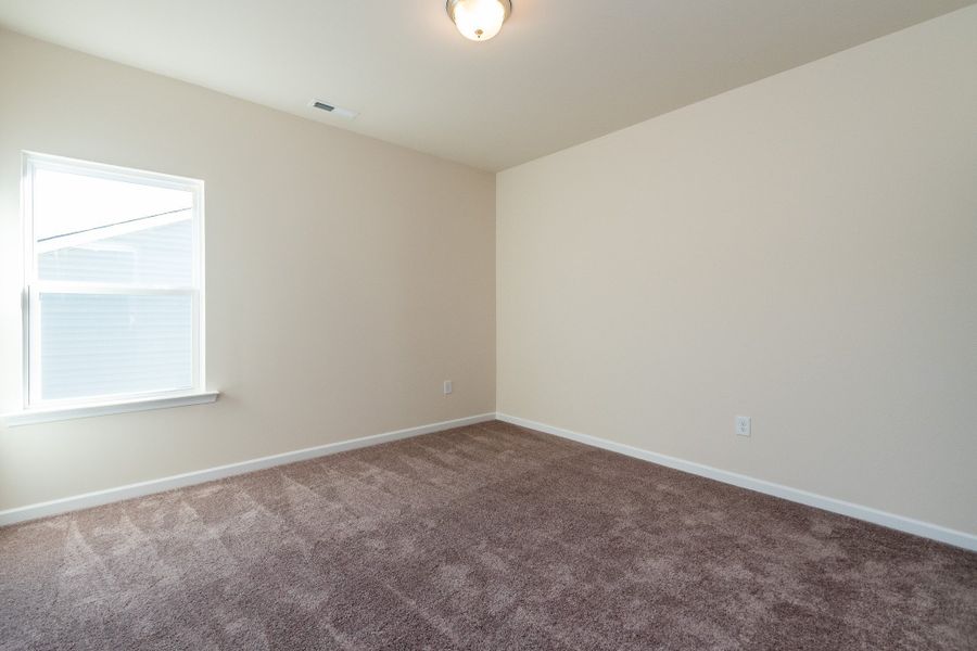 Spacious, unfurnished interior of a new home in The Oaks, Clarksville (Image 20).