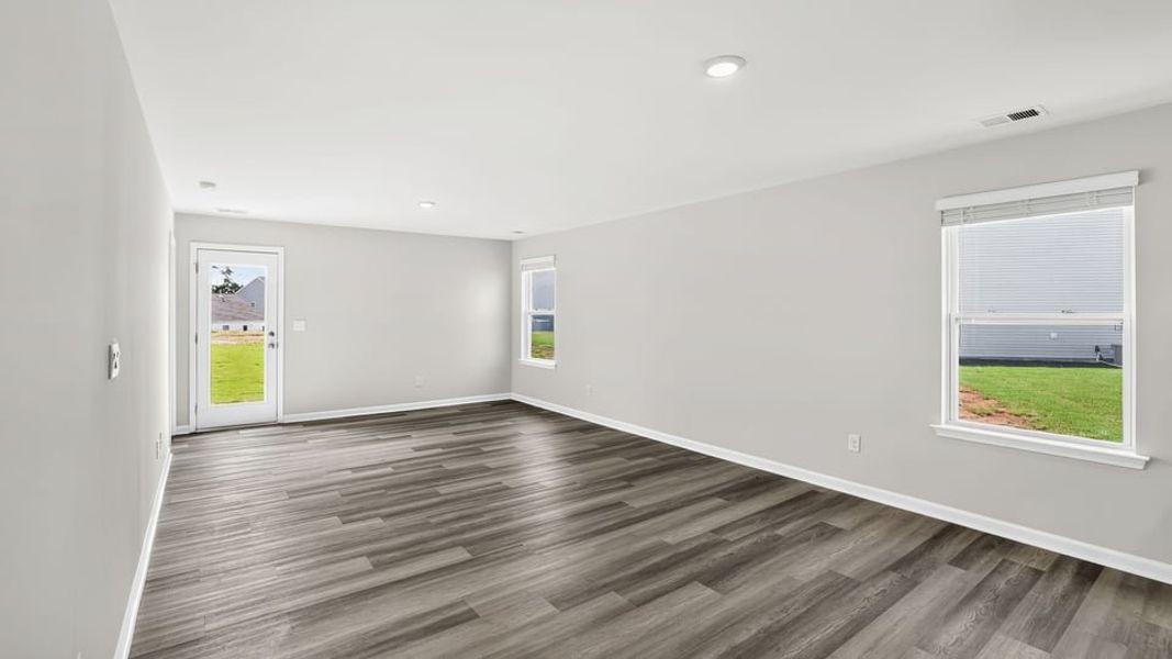 Spacious, unfurnished interior of a new home in Varner Station, Woodruff (Image 25).