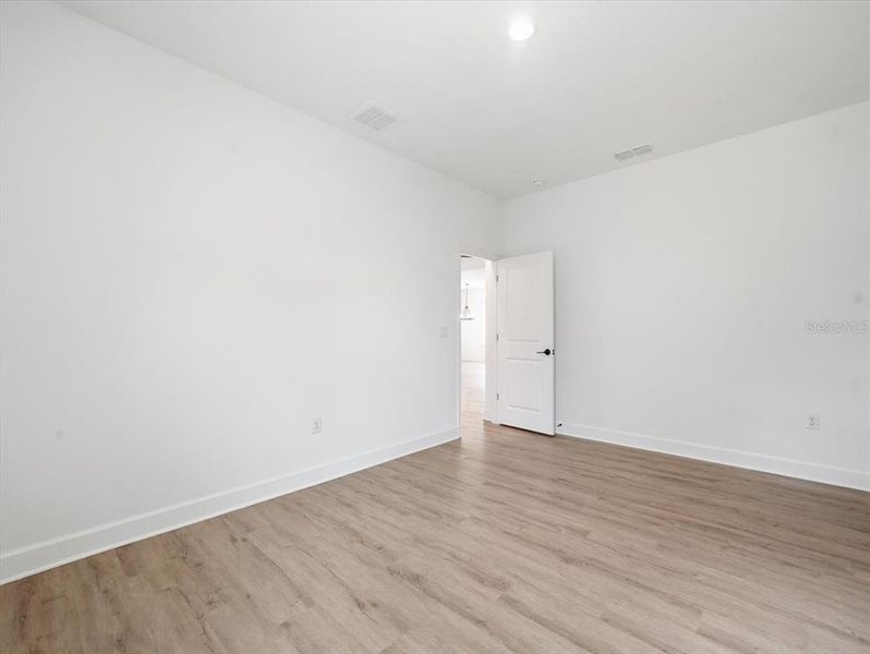 Spacious, unfurnished interior of a new home in , Spring Hill (Image 40).