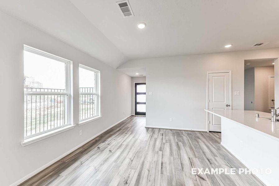 Spacious, unfurnished interior of a new home in River Ranch Meadows, Dayton (Image 19).