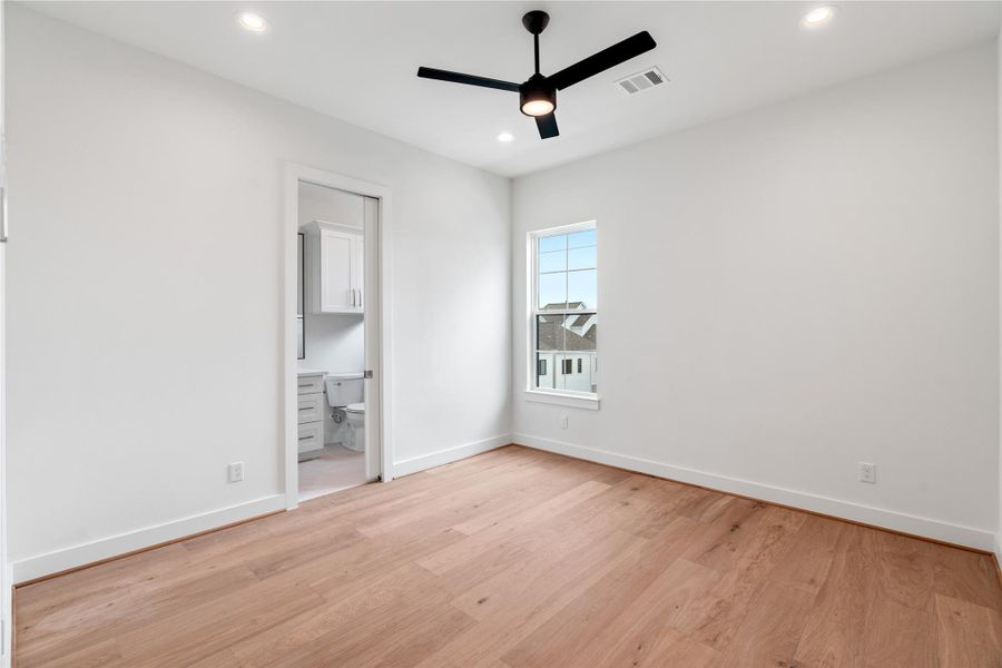 Spacious, unfurnished interior of a new home in , Houston (Image 20).
