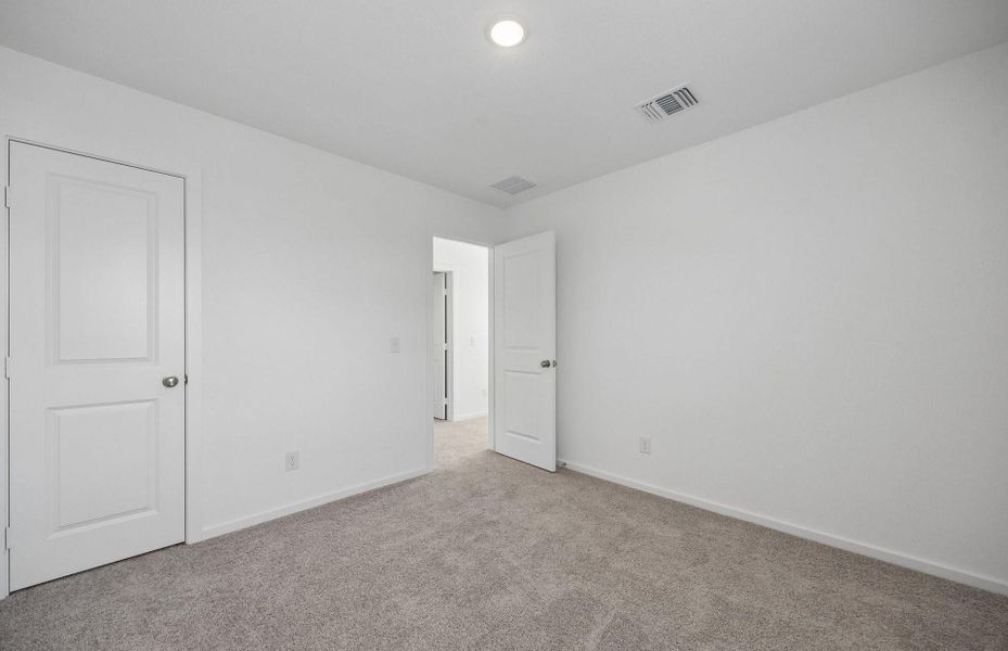 Spacious, unfurnished interior of a new home in The Courtyards at Stokesbury, Waller (Image 23).