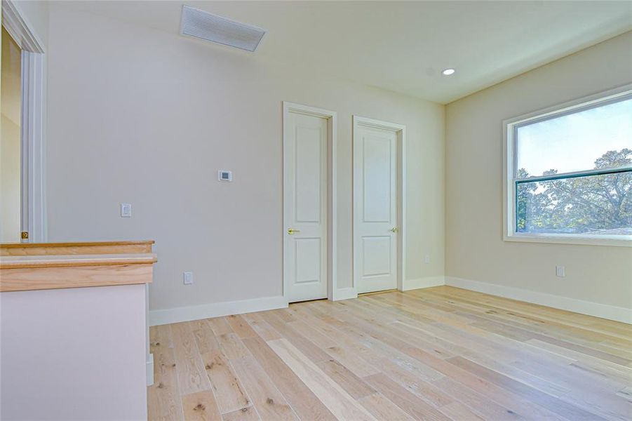Spacious, unfurnished interior of a new home in , Tampa (Image 27).