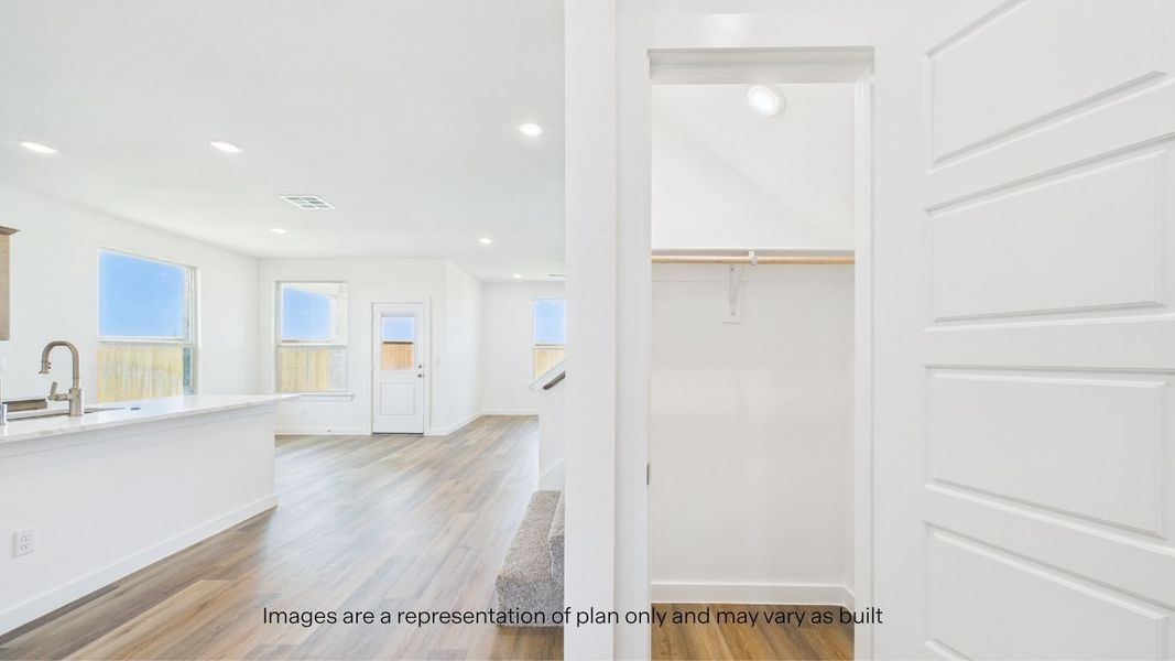 Spacious, unfurnished interior of a new home in Westmont, Lubbock (Image 27).