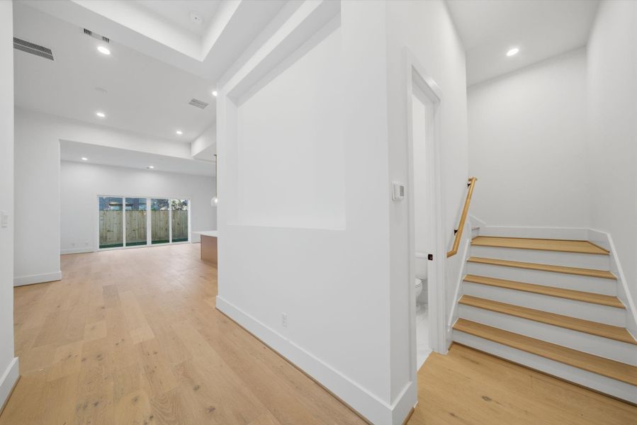 Spacious, unfurnished interior of a new home in , Houston (Image 24).