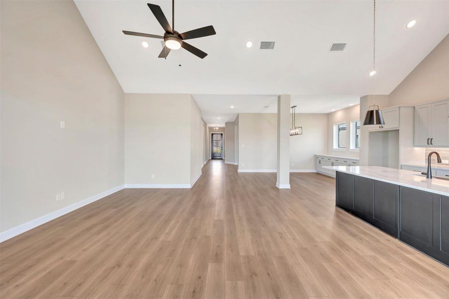 Spacious, unfurnished interior of a new home in ARTAVIA - Parkview Collection, Conroe (Image 26).