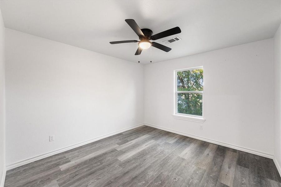 Spacious, unfurnished interior of a new home in , Corsicana (Image 24).