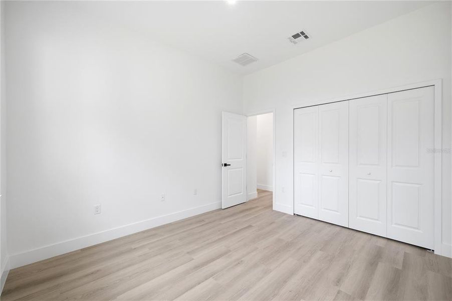 Spacious, unfurnished interior of a new home in , Ocala (Image 31).