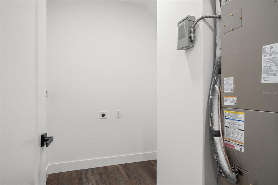 Close-up of interior finishes inside a home in , Pinellas Park (Image 18).