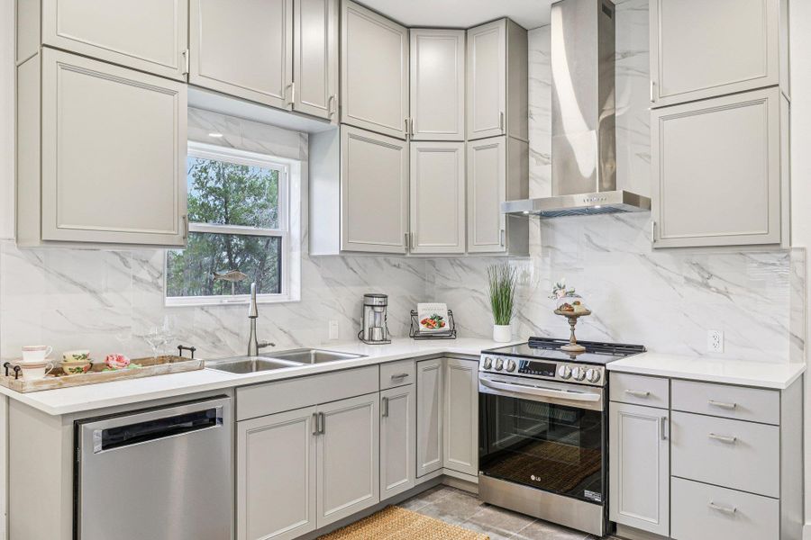 Furnished interior view inside a new home in , Wimberley (Image 18).