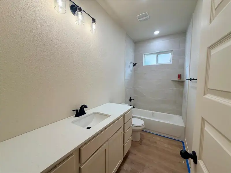 Furnished interior view inside a new home in , Killeen (Image 3).