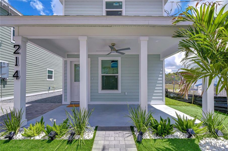 Exterior details and patio area of a home in , Bradenton (Image 19).