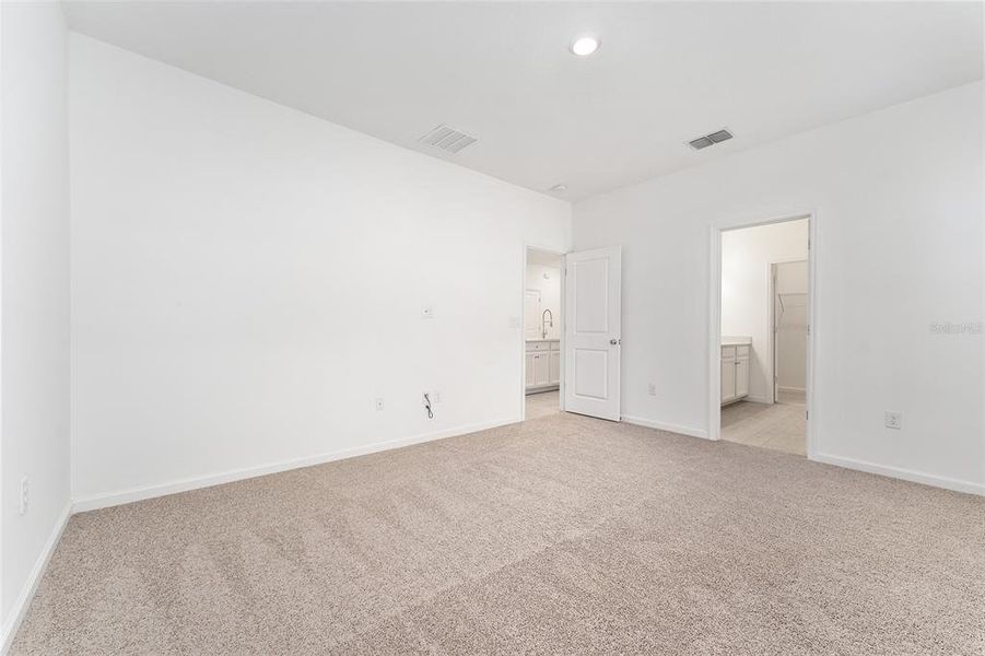 Spacious, unfurnished interior of a new home in Liberty Village: Liberty Village - Phase One, Ocala (Image 46).