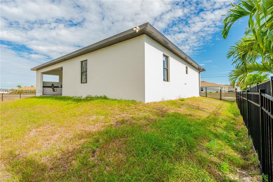 Exterior details and patio area of a home in , Cape Coral (Image 23).
