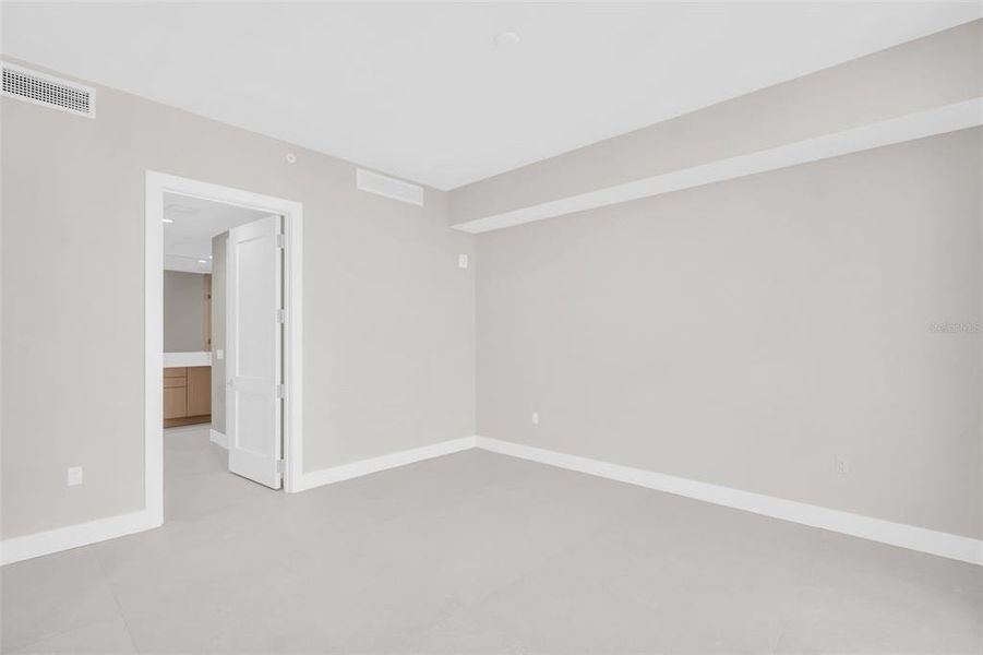 Spacious, unfurnished interior of a new home in , St. Petersburg (Image 62).