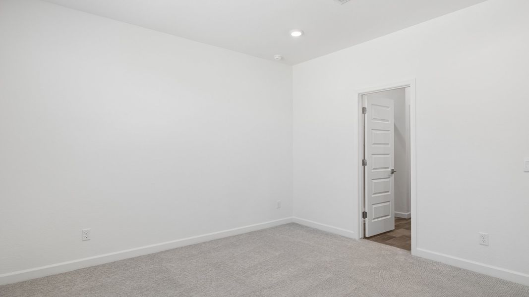 Spacious, unfurnished interior of a new home in The Buttes at Mystic, Peoria (Image 18).