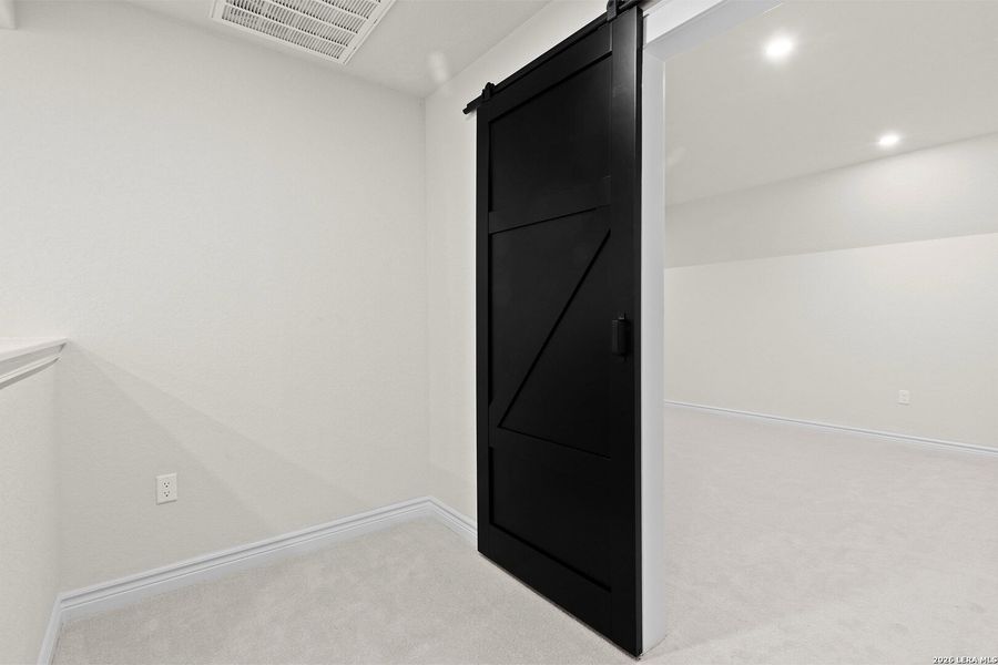 Spacious, unfurnished interior of a new home in , Atascosa (Image 38).