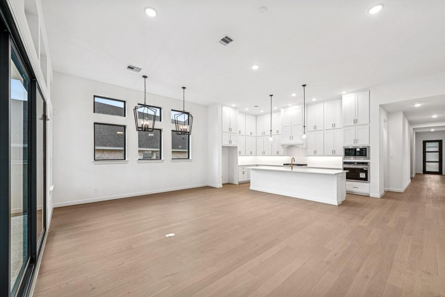 Spacious, unfurnished interior of a new home in Kresston - Enclave Collection, Montgomery (Image 29).