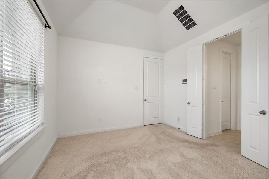 Spacious, unfurnished interior of a new home in Riceland, Mont Belvieu (Image 26).