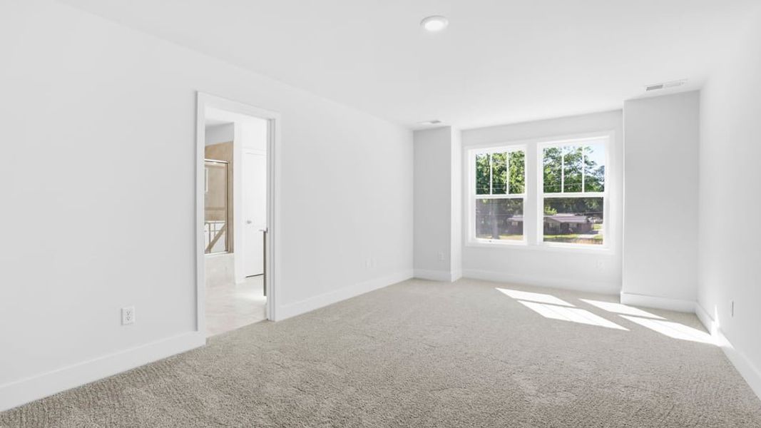Spacious, unfurnished interior of a new home in Hidden Hills, Spartanburg (Image 26).