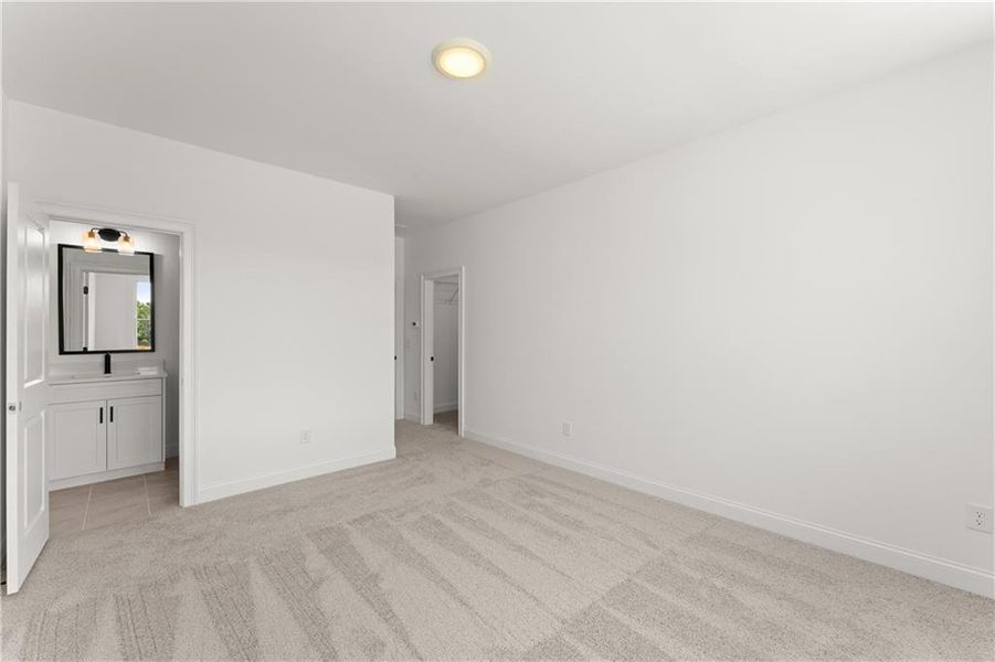 Spacious, unfurnished interior of a new home in Woodford, Acworth (Image 31).