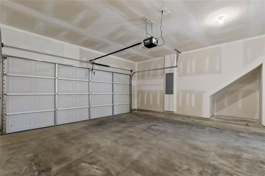 Spacious, unfurnished interior of a new home in North Haven, Rome (Image 22).