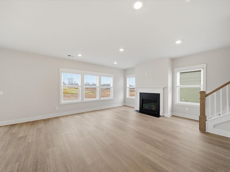 Spacious, unfurnished interior of a new home in Ashby Woods, Boiling Springs (Image 12).